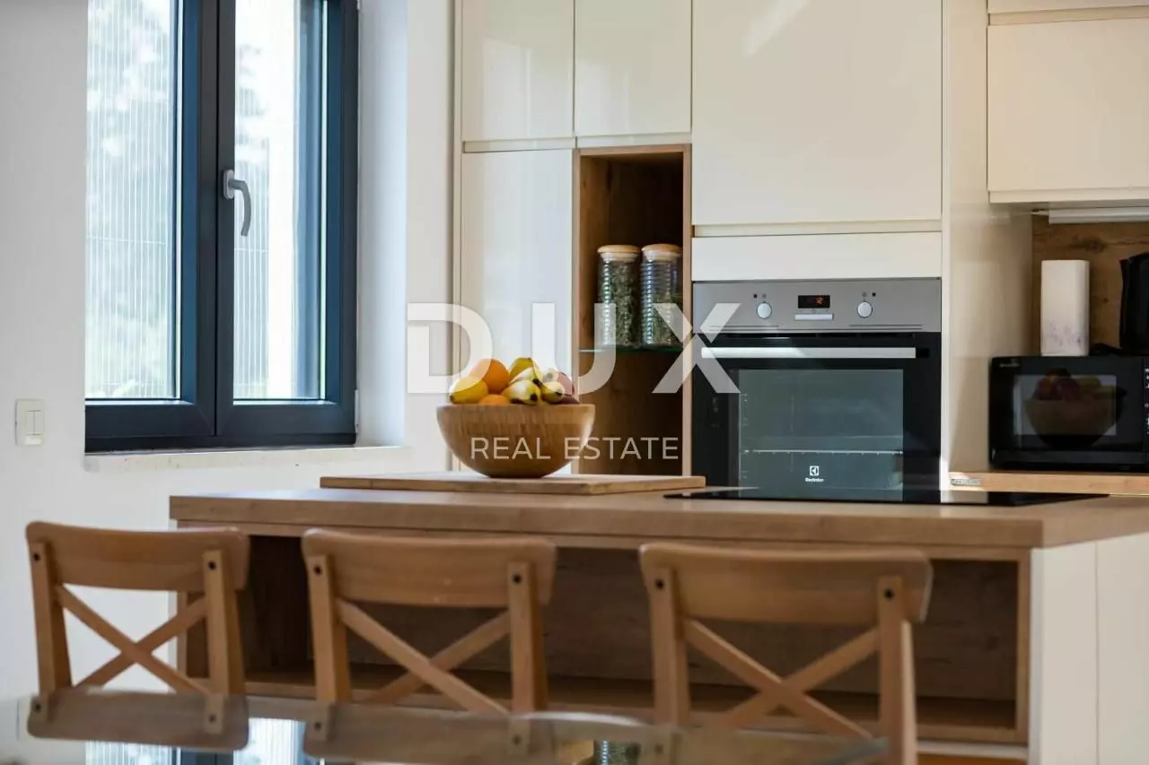 3-bedroom Villa In Pridraga, Croatia (172 M²)
