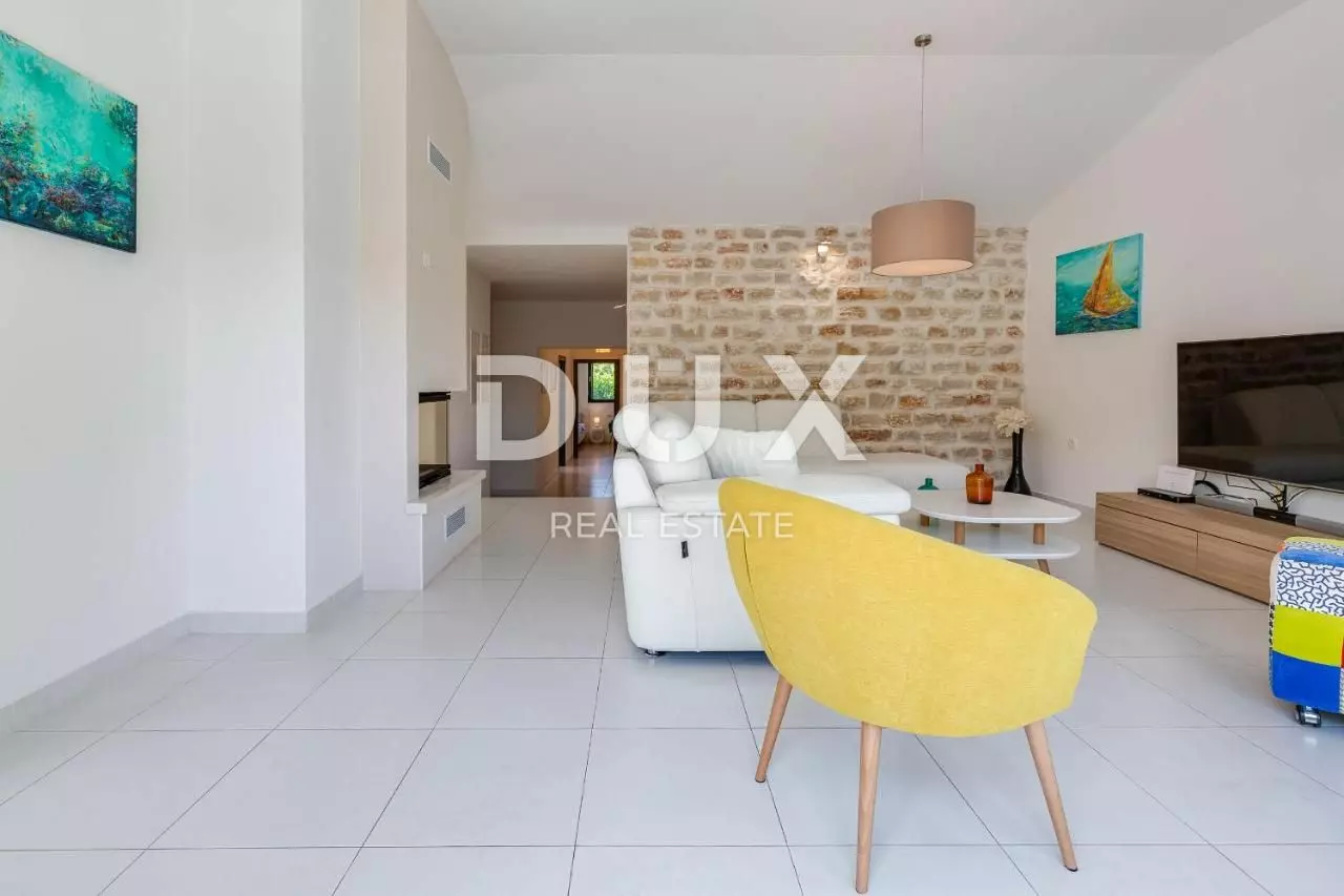 3-bedroom Villa In Pridraga, Croatia (172 M²)