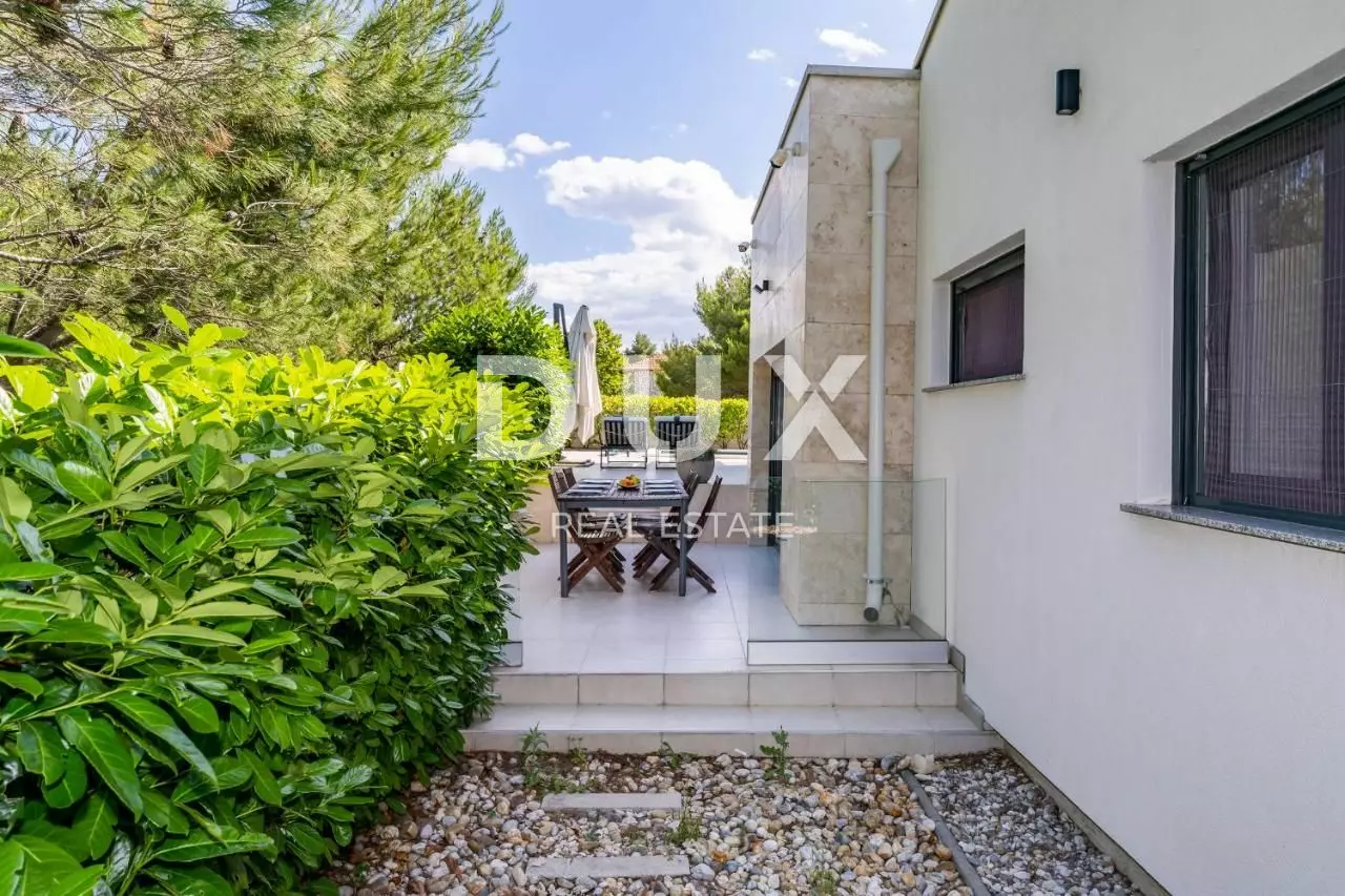 3-bedroom Villa In Pridraga, Croatia (172 M²)