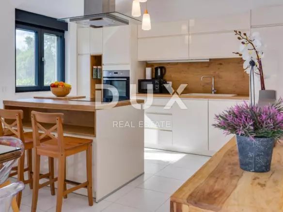 3-bedroom Villa In Pridraga, Croatia (172 M²)