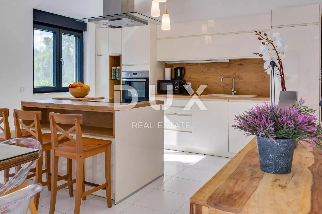 3-bedroom Villa In Pridraga, Croatia (172 M²)