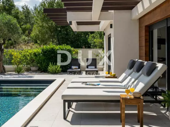 3-bedroom Villa In Pridraga, Croatia (172 M²)
