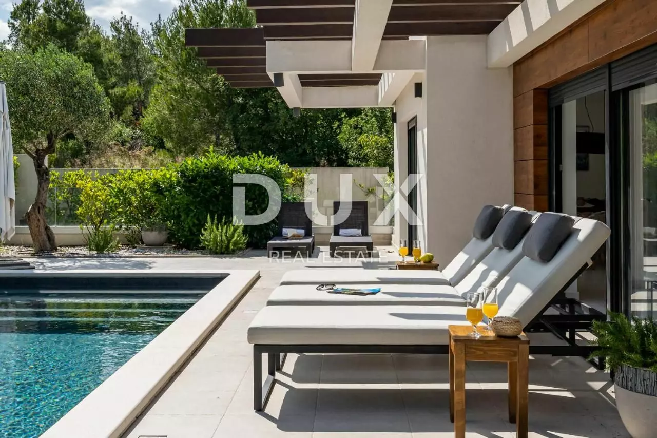3-bedroom Villa In Pridraga, Croatia (172 M²)
