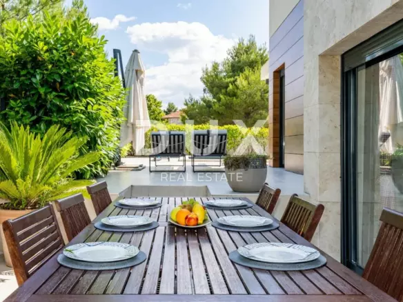 3-bedroom Villa In Pridraga, Croatia (172 M²)