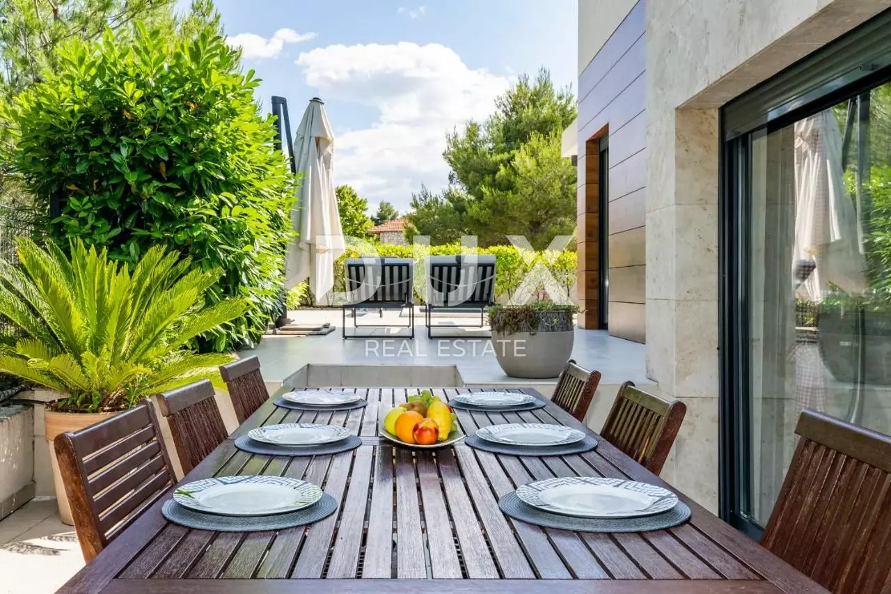 3-bedroom Villa In Pridraga, Croatia (172 M²)