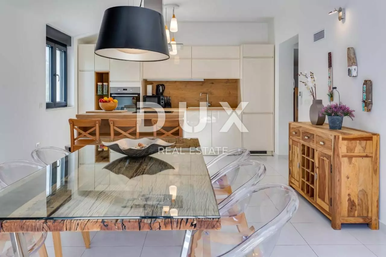 3-bedroom Villa In Pridraga, Croatia (172 M²)
