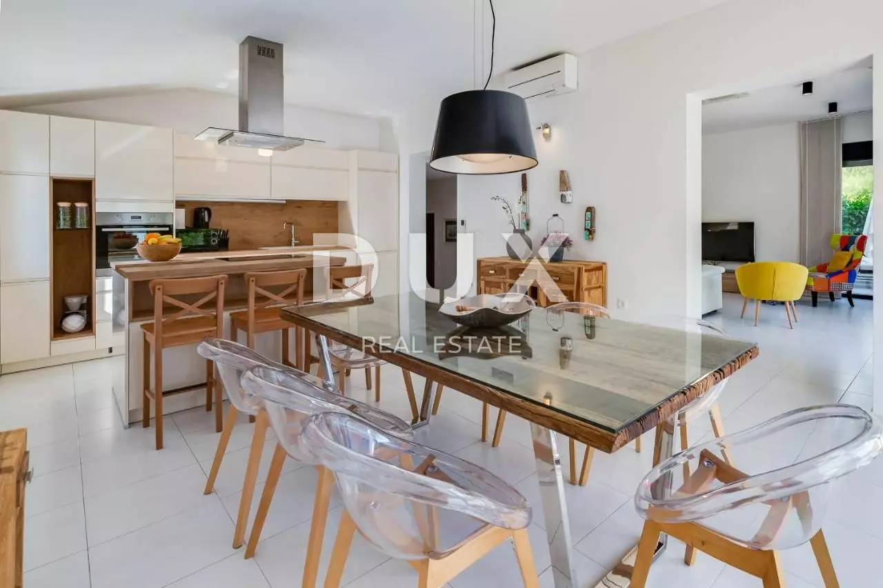 3-bedroom Villa In Pridraga, Croatia (172 M²)