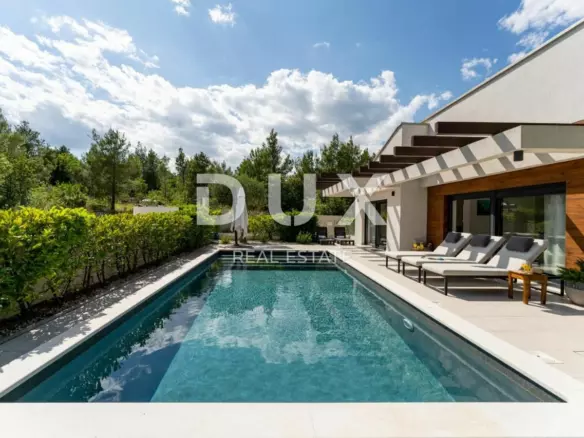 3-bedroom Villa In Pridraga, Croatia (172 M²)