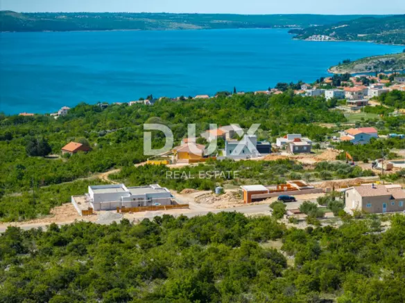 Land In Maslenica, Croatia (679 M²)
