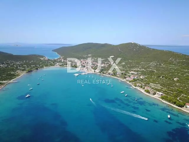 Land In Ist, Croatia (734 M²)