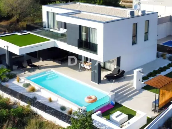 3-bedroom Villa In Kožino, Croatia (240 M²)