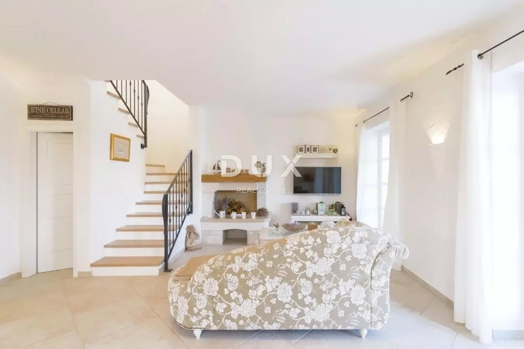 3-bedroom Villa In Sveti Lovreč, Croatia (210 M²)