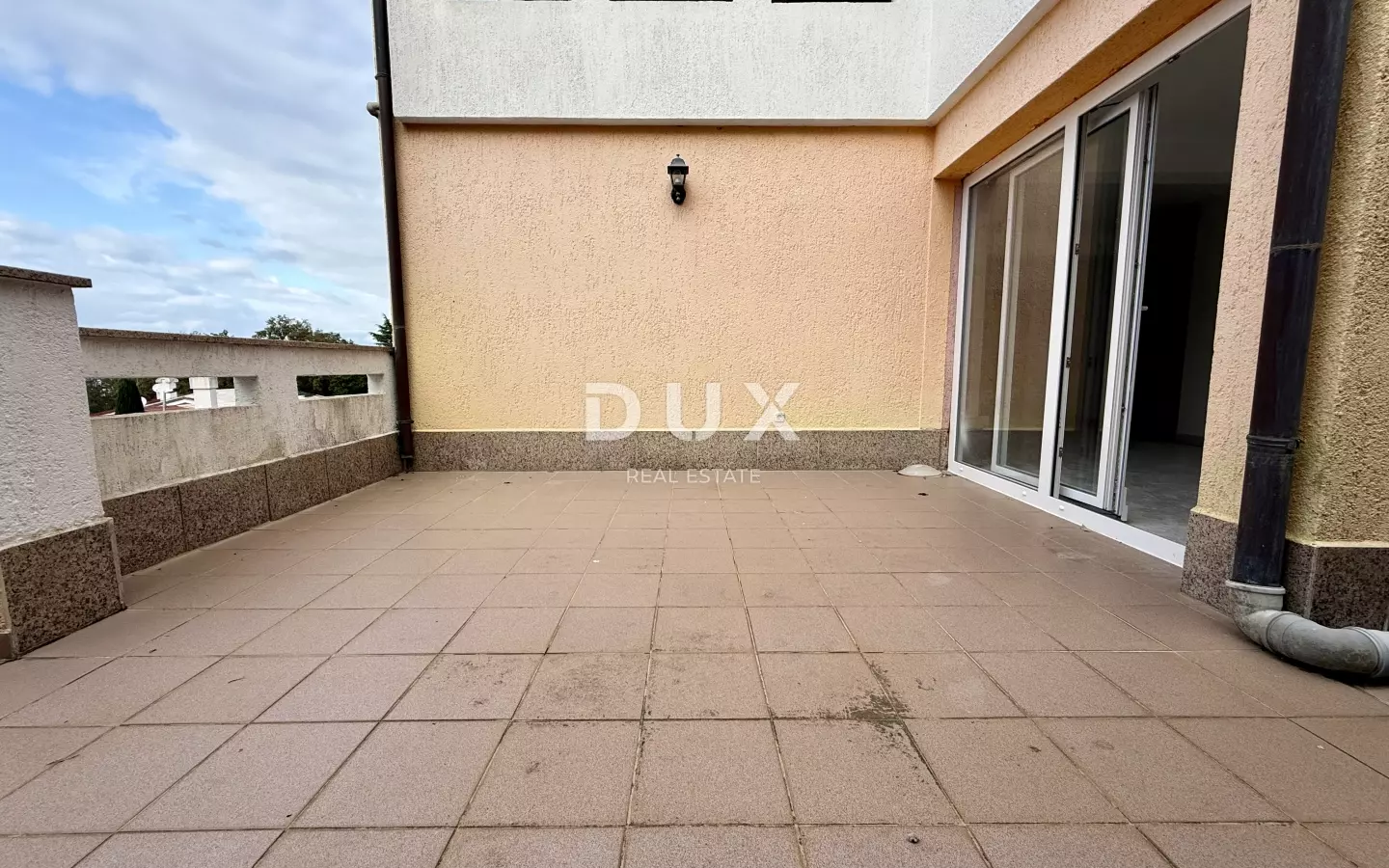 3-bedroom Apartment In Njivice, Croatia (79 M²)