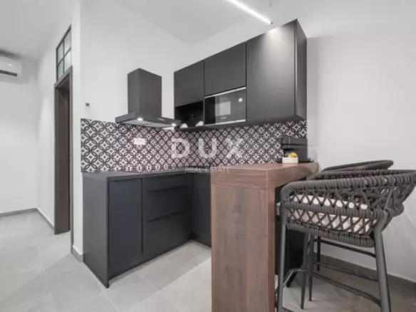 2-bedroom Apartment In Poluotok, Croatia (77 M²)