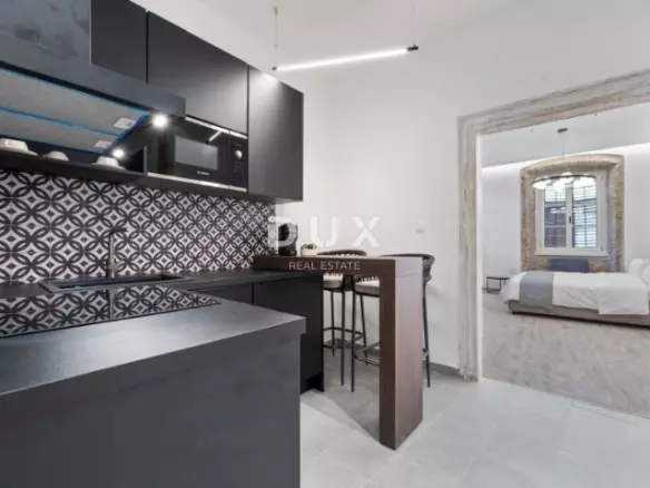 2-bedroom Apartment In Poluotok, Croatia (77 M²)