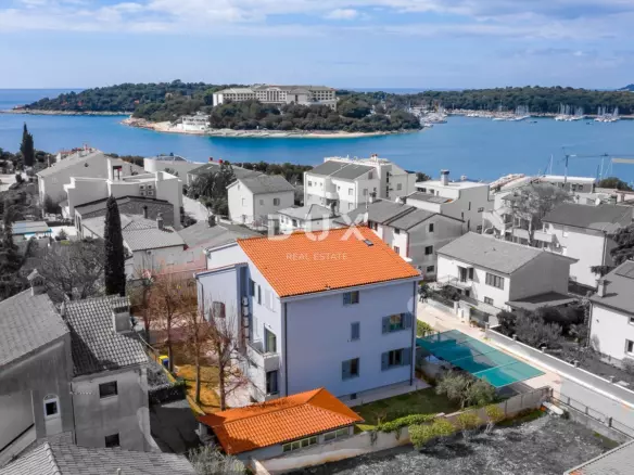 1-bedroom Apartment In Pješčana Uvala, Croatia (100 M²)
