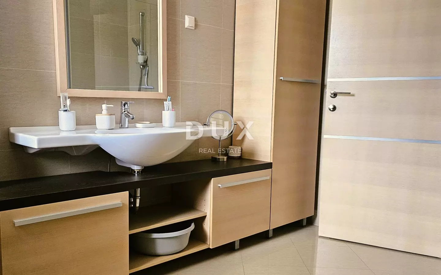 1-bedroom Apartment In Pješčana Uvala, Croatia (100 M²)