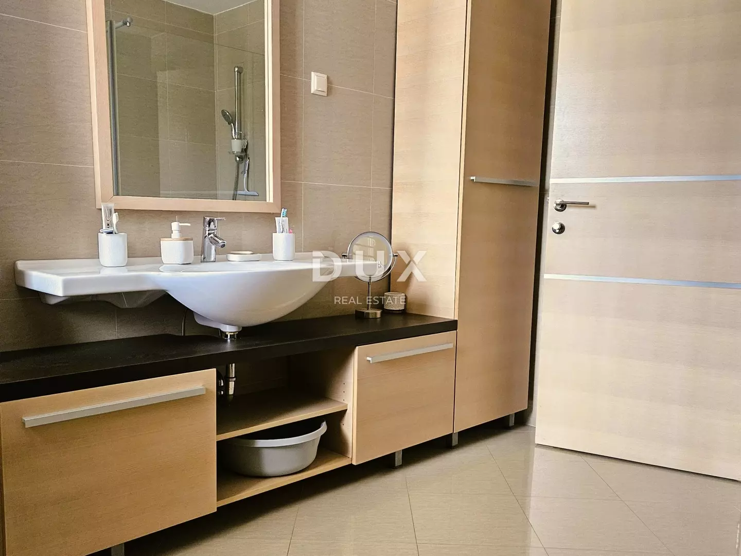 1-bedroom Apartment In Pješčana Uvala, Croatia (100 M²)