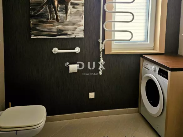 1-bedroom Apartment In Pješčana Uvala, Croatia (100 M²)
