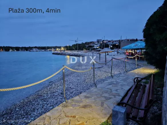 1-bedroom Apartment In Pješčana Uvala, Croatia (100 M²)