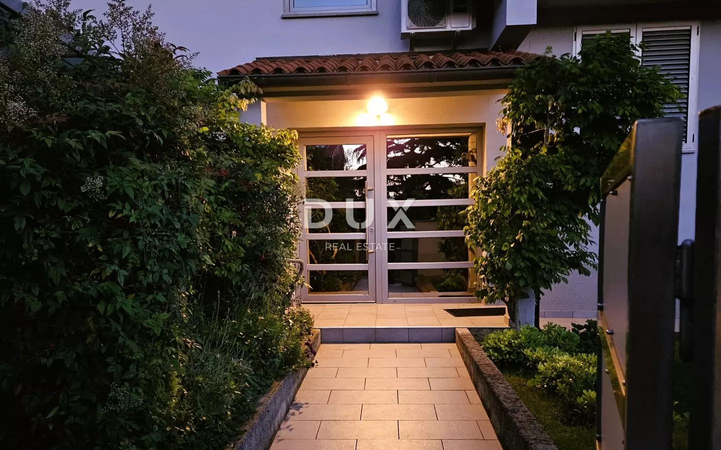 1-bedroom Apartment In Pješčana Uvala, Croatia (100 M²)
