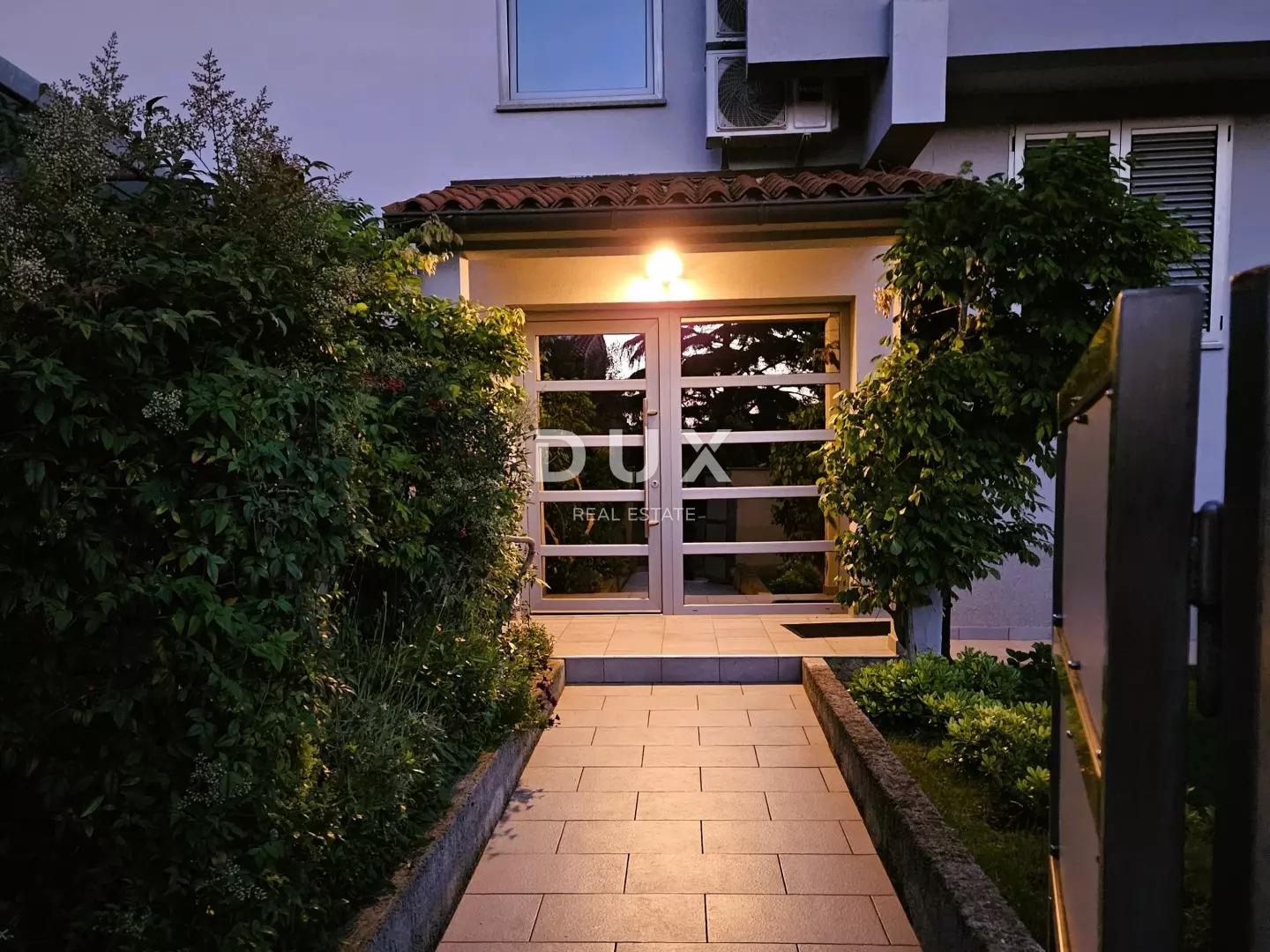 1-bedroom Apartment In Pješčana Uvala, Croatia (100 M²)