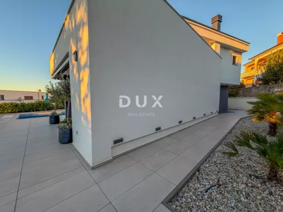4-bedroom Villa In Malinska, Croatia (180 M²)