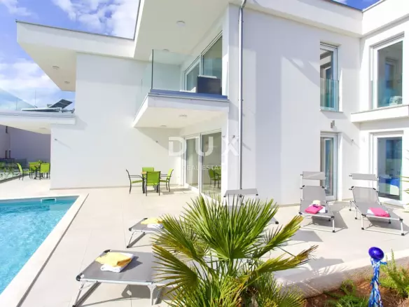 8-bedroom Villa In Linardići, Croatia (469 M²)