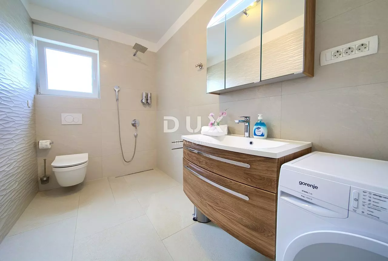 8-bedroom Villa In Linardići, Croatia (469 M²)