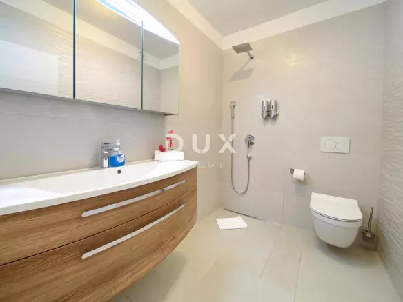 8-bedroom Villa In Linardići, Croatia (469 M²)