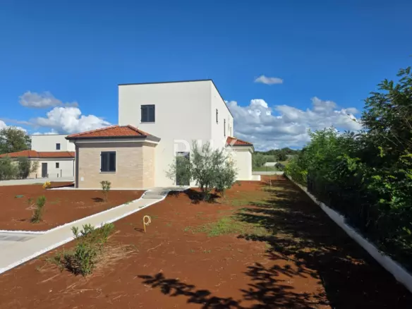 3-bedroom Detached House In Poreč, Croatia (153 M²)