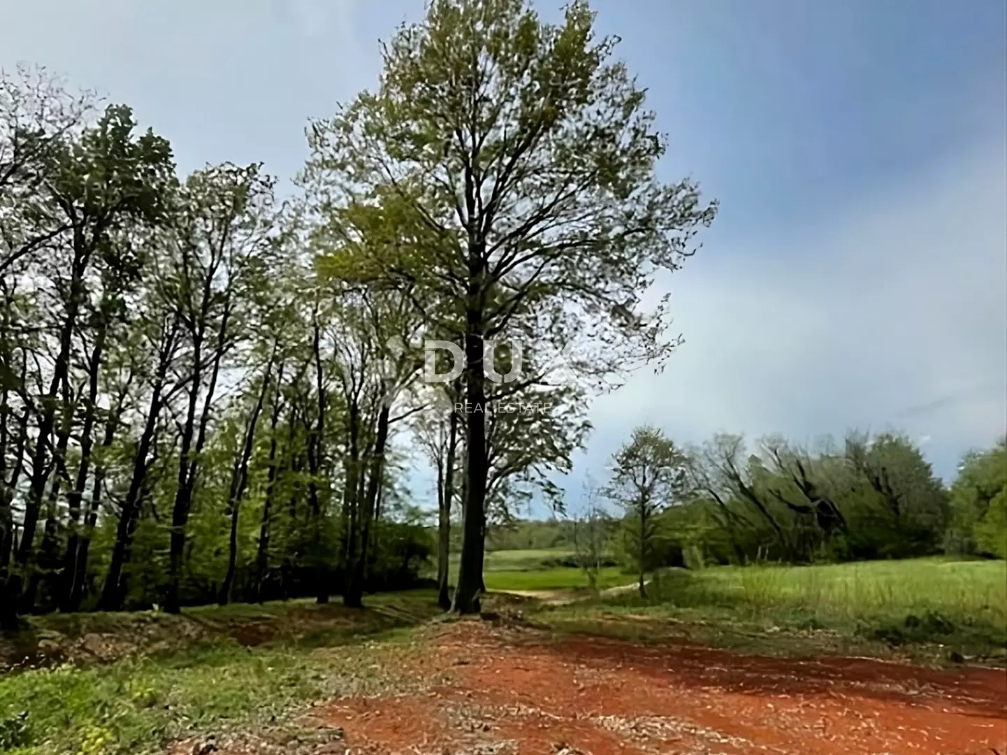 1766095154_istra-gradevinsko-zemljiste-s-gradevinskom-dozvolom-prodaja-13-88537f Land In Barban, Croatia (937 M²)