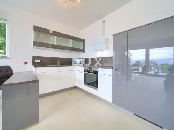 2-bedroom Apartment In Linardići, Croatia (83 M²)