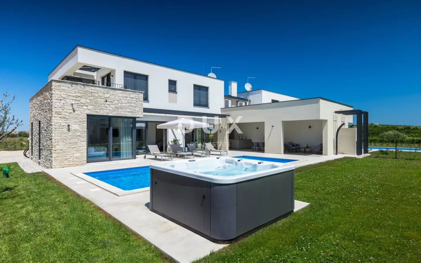 4-bedroom Villa In Brtonigla, Croatia (264 M²)
