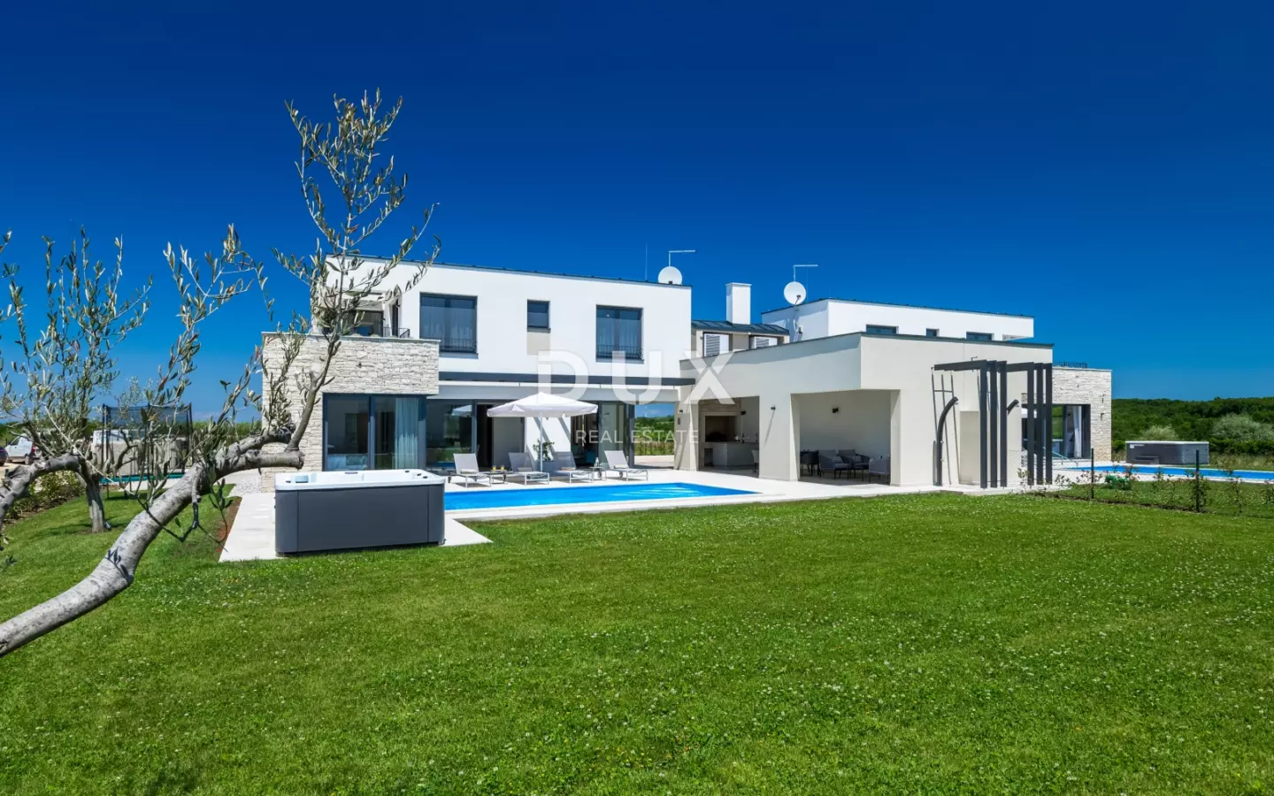 4-bedroom Villa In Brtonigla, Croatia (264 M²)