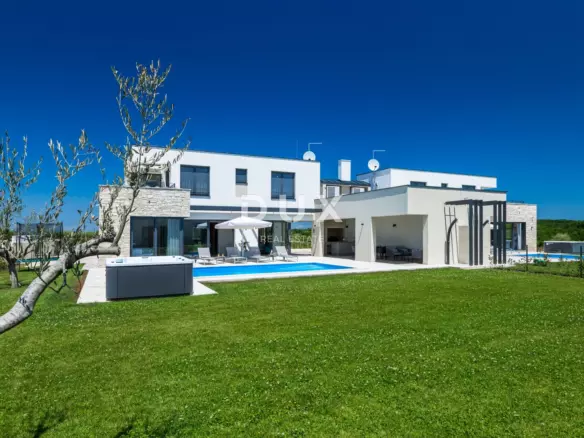4-bedroom Villa In Brtonigla, Croatia (264 M²)