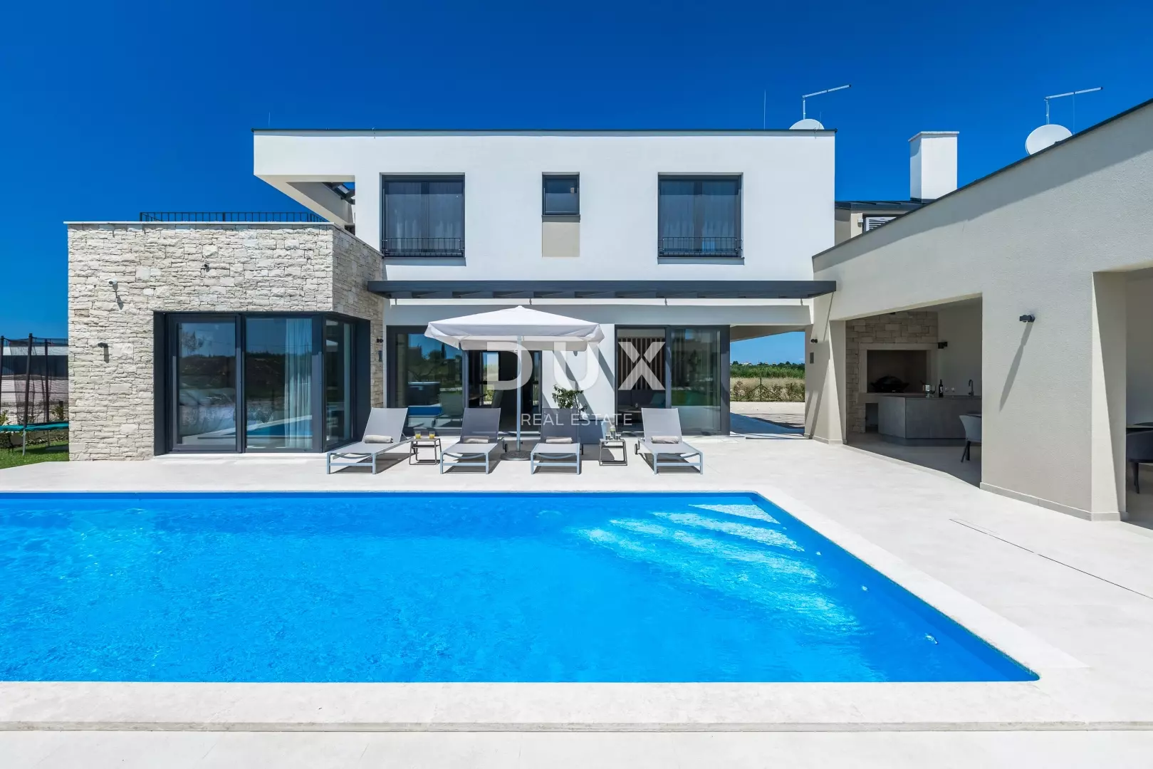 4-bedroom Villa In Brtonigla, Croatia (264 M²)