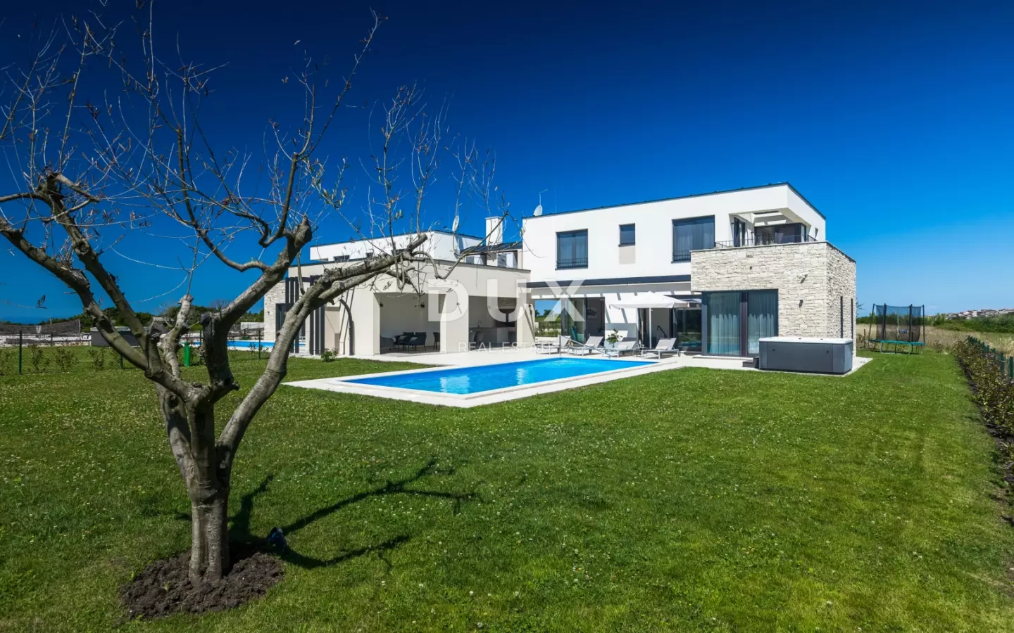 4-bedroom Villa In Brtonigla, Croatia (274 M²)