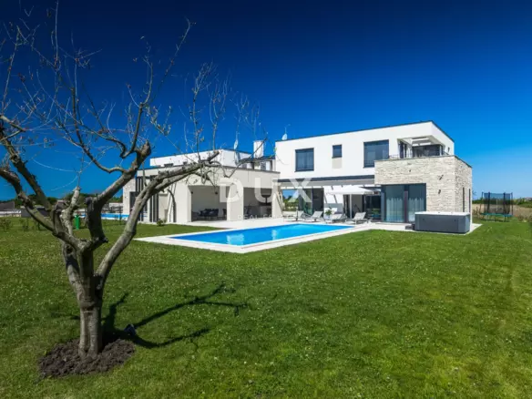 4-bedroom Villa In Brtonigla, Croatia (274 M²)