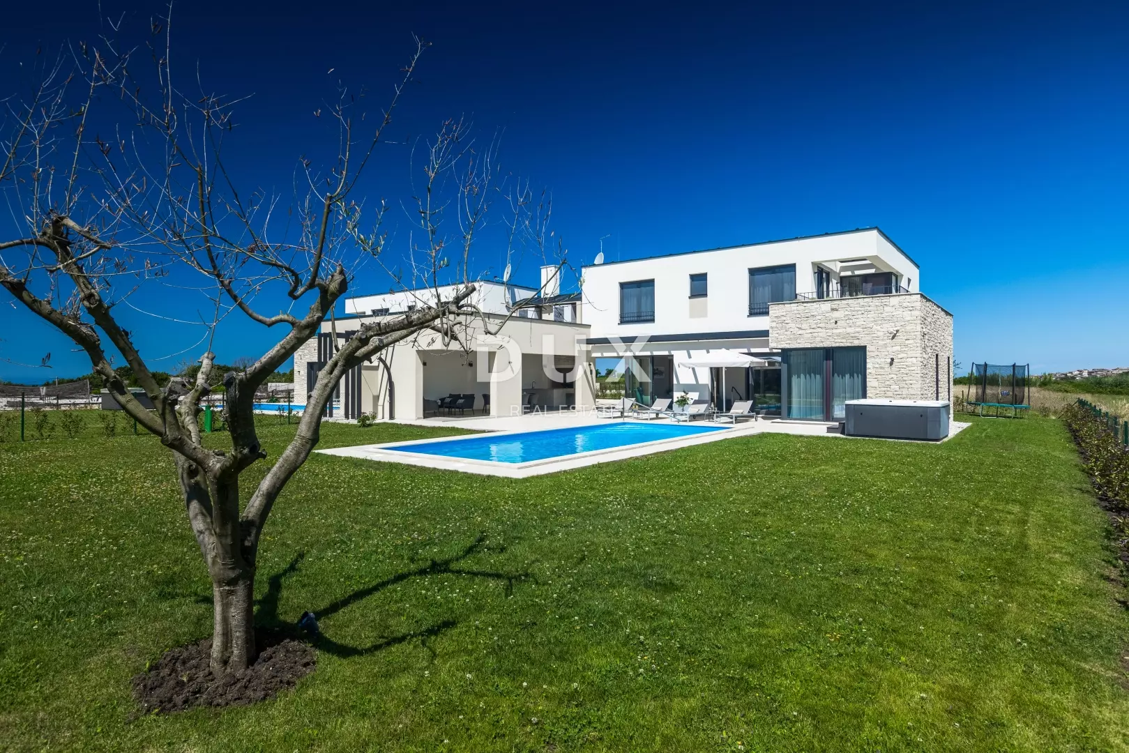 4-bedroom Villa In Brtonigla, Croatia (274 M²)