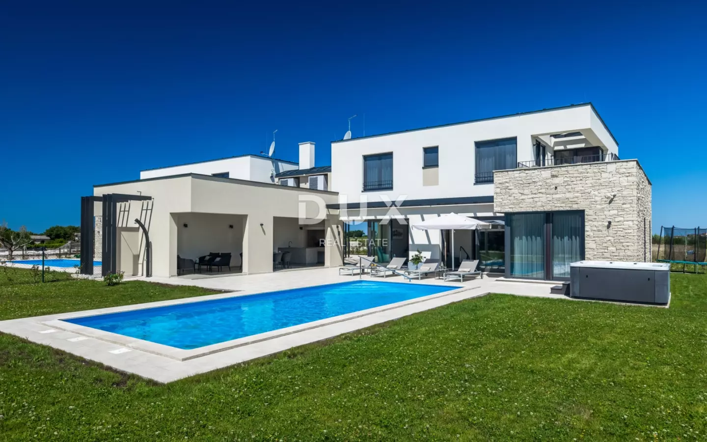 4-bedroom Villa In Brtonigla, Croatia (274 M²)