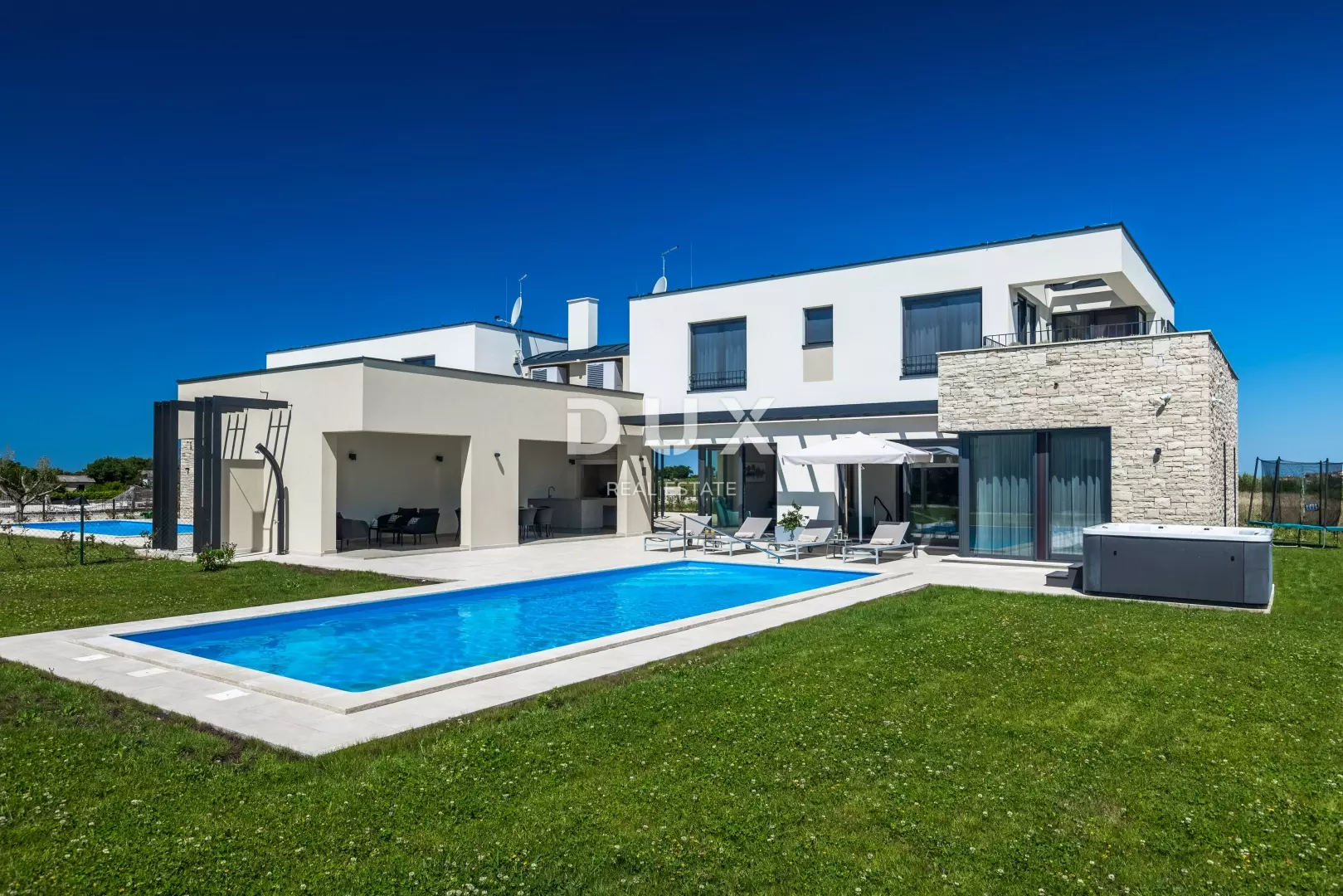 4-bedroom Villa In Brtonigla, Croatia (274 M²)