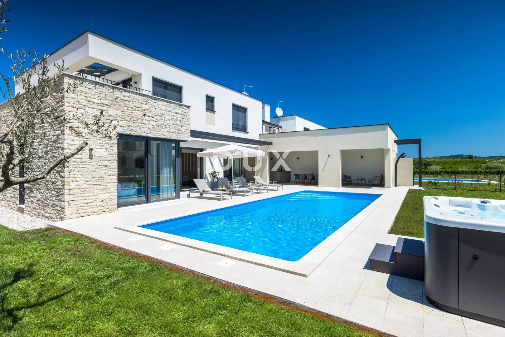8-bedroom Villa In Brtonigla, Croatia (538 M²)