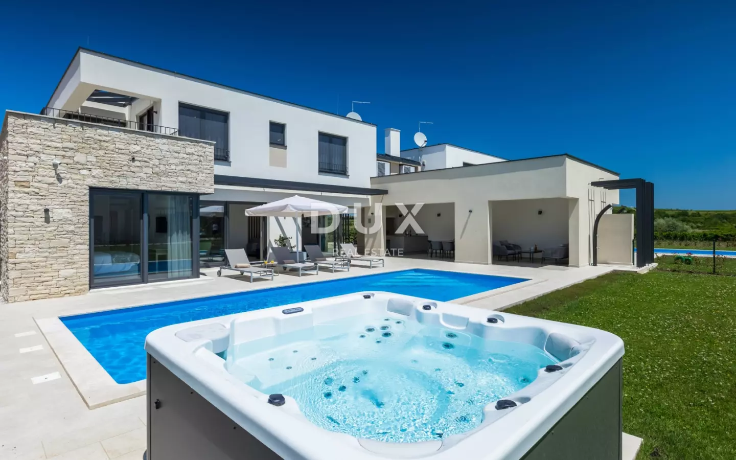 8-bedroom Villa In Brtonigla, Croatia (538 M²)