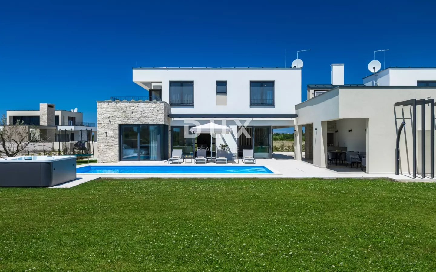 8-bedroom Villa In Brtonigla, Croatia (538 M²)