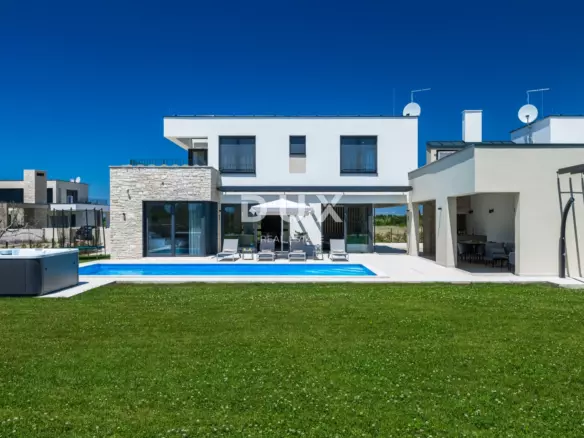 8-bedroom Villa In Brtonigla, Croatia (538 M²)