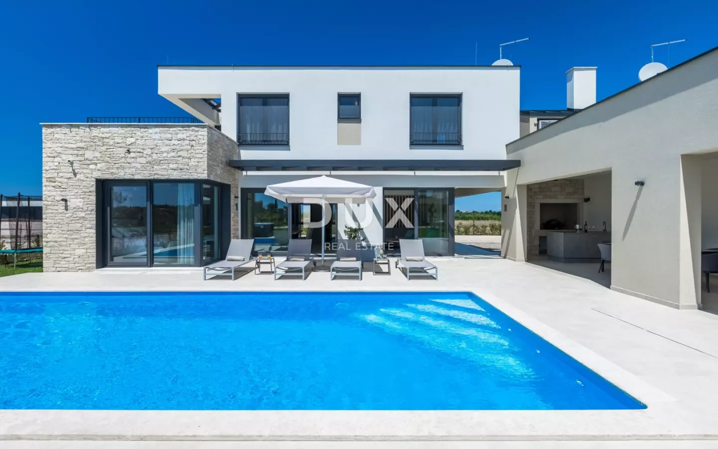 8-bedroom Villa In Brtonigla, Croatia (538 M²)