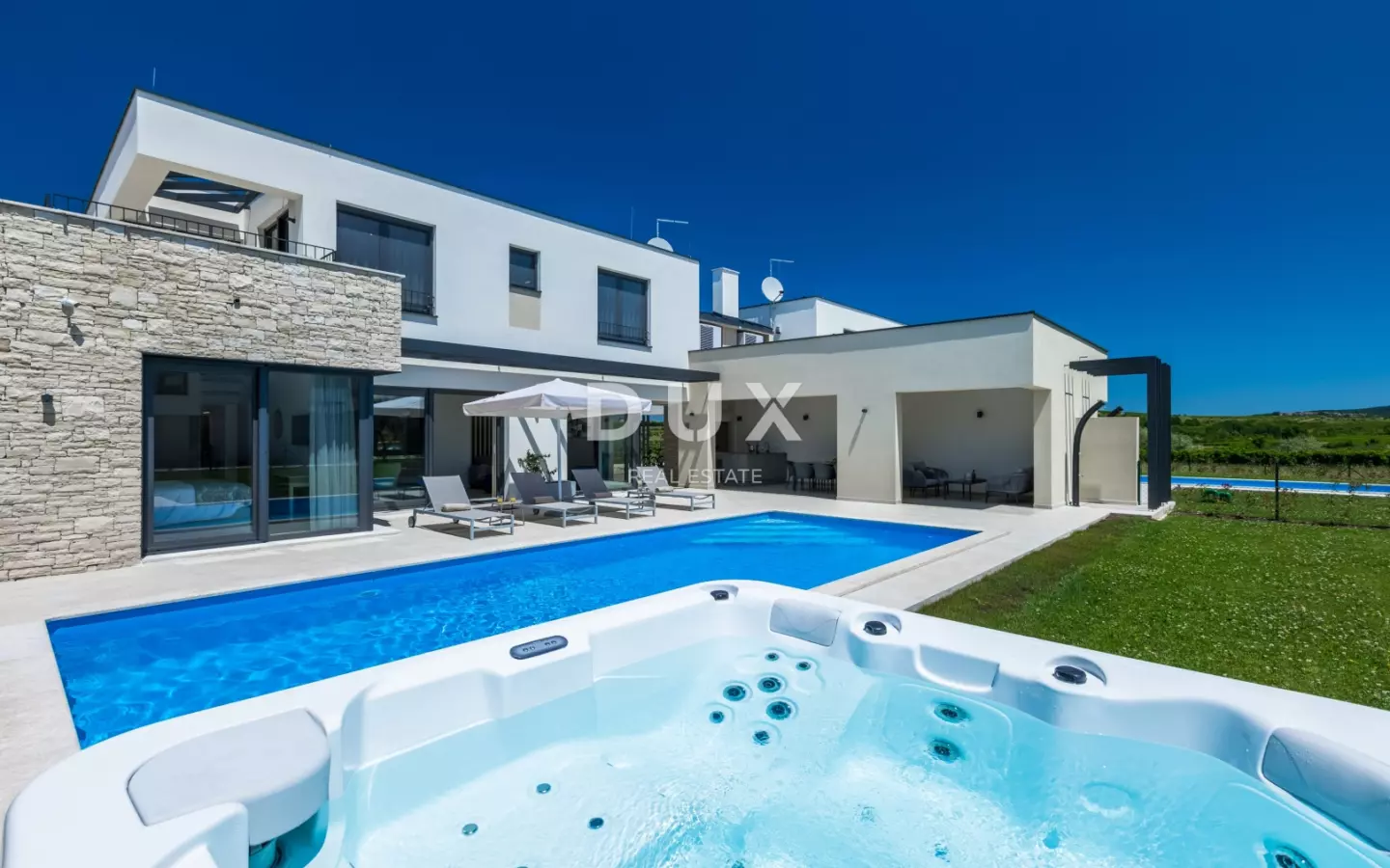 8-bedroom Villa In Brtonigla, Croatia (538 M²)