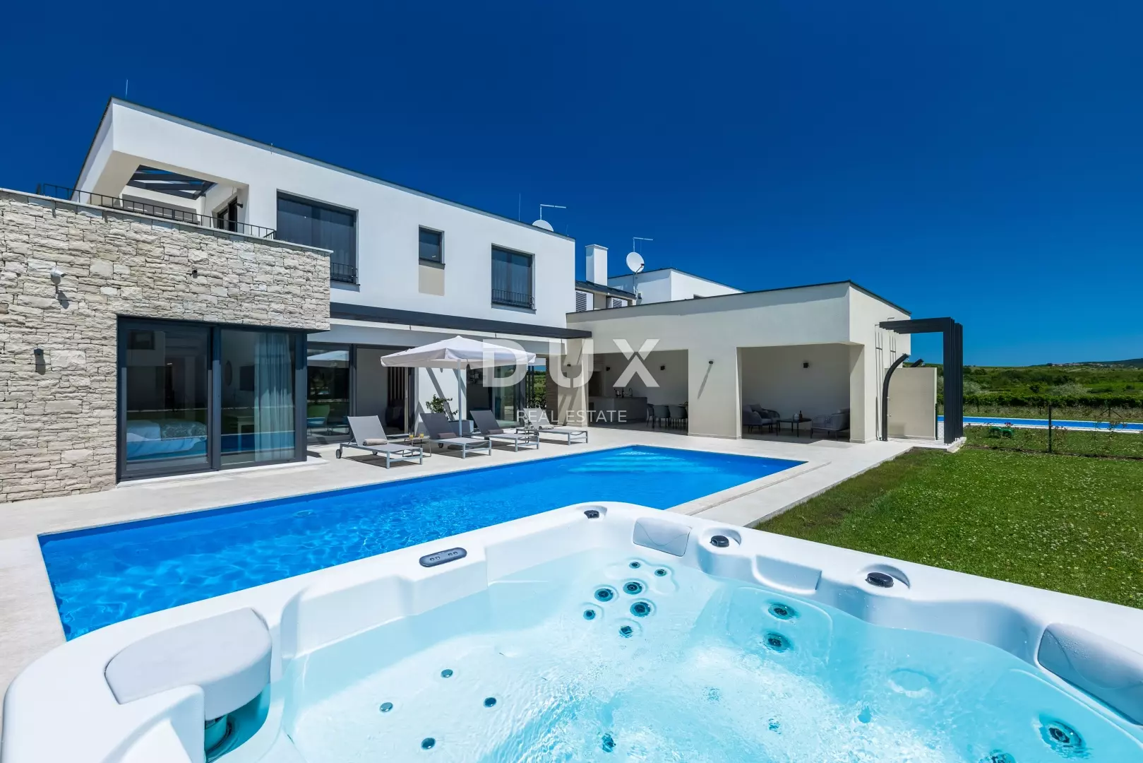 8-bedroom Villa In Brtonigla, Croatia (538 M²)