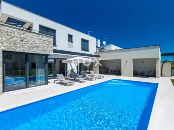 8-bedroom Villa In Brtonigla, Croatia (538 M²)